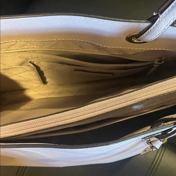 Michael Kors Light pink Tote with Gold Details with COA - Picture 12 of 13